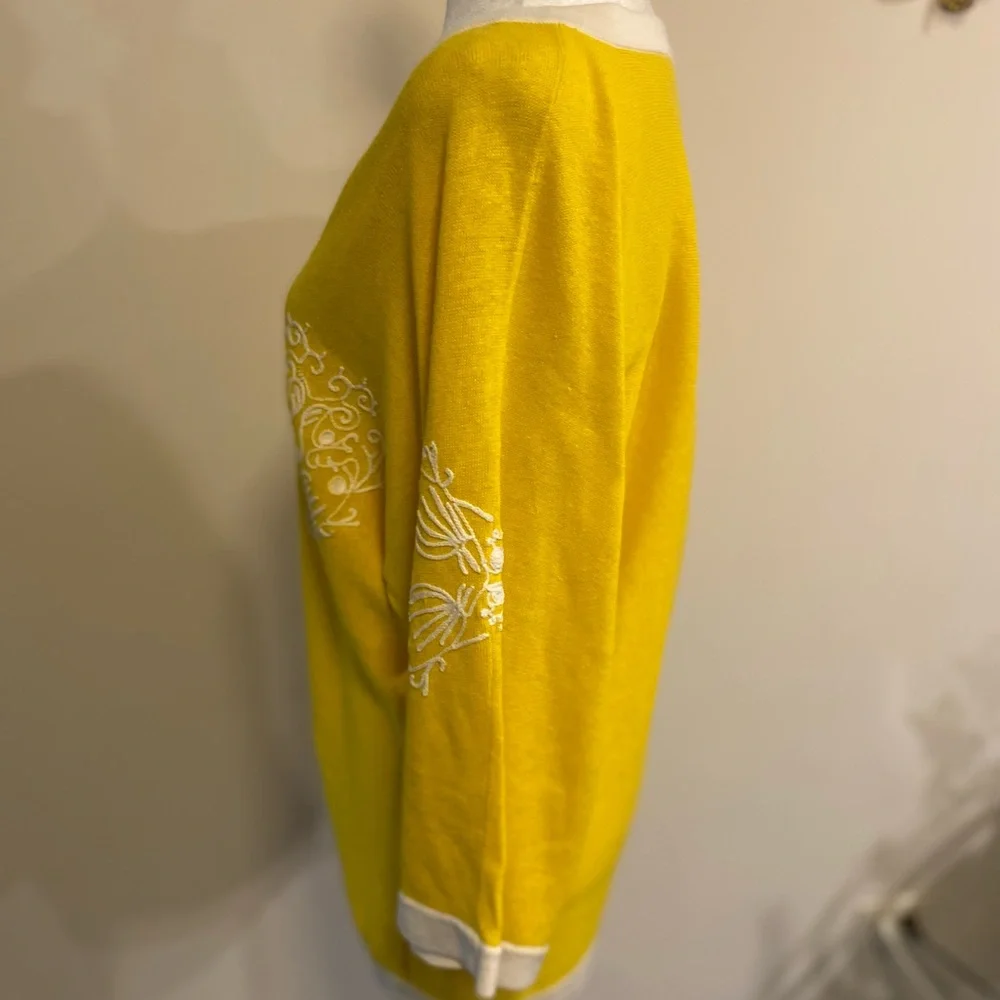 Banana Republic Yellow Knitted Linen V-Neck Top with White Embroidery size Large - Picture 3 of 11